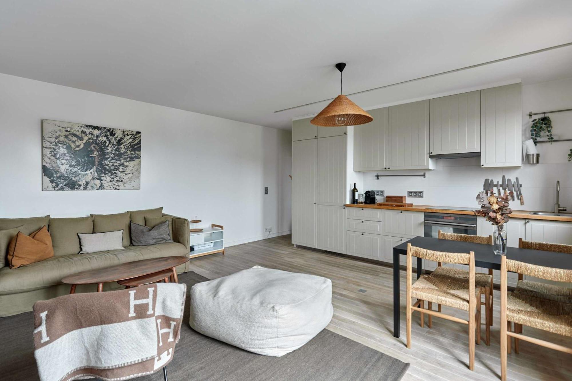 Charming 1 Bedroom Heart 16th In Apartment Paris